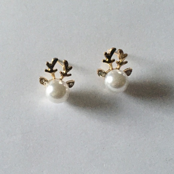Pearl Reindeer Earrings - Picture 2 of 8